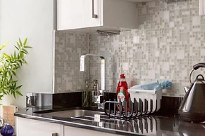 JOIVY Converted Flat in Historic Building in Desirable New Town