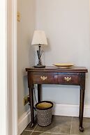 JOIVY Converted Flat in Historic Building in Desirable New Town