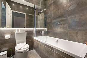 JOIVY Converted Flat in Historic Building in Desirable New Town