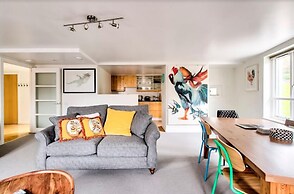 JOIVY Modern Scottish Apt. Next to Royal Mile w/ Parking