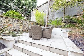 JOIVY Ultra Luxe 3BR home near Princes St