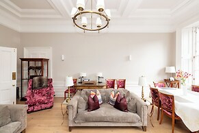 JOIVY Ultra Luxe 3BR home near Princes St