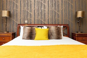 JOIVY Ultra Luxe 3BR home near Princes St