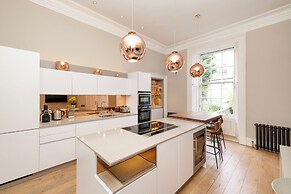 JOIVY Ultra Luxe 3BR home near Princes St