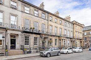 JOIVY Ultra Luxe 3BR home near Princes St