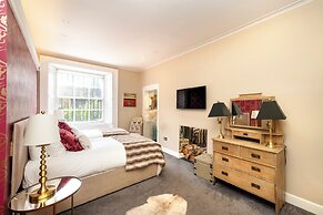 JOIVY Ultra Luxe 3BR home near Princes St