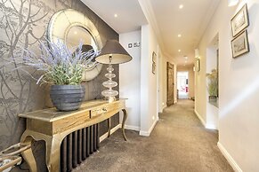 JOIVY Ultra Luxe 3BR home near Princes St