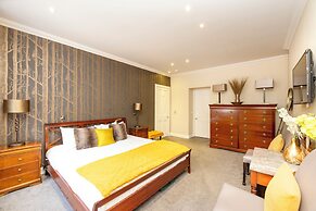 JOIVY Ultra Luxe 3BR home near Princes St