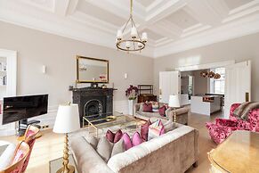 JOIVY Ultra Luxe 3BR home near Princes St