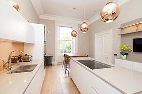 JOIVY Ultra Luxe 3BR home near Princes St