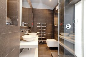 JOIVY Ultra Luxe 3BR home near Princes St