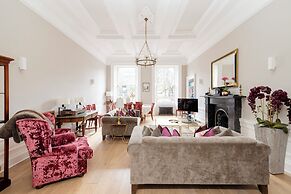 JOIVY Ultra Luxe 3BR home near Princes St