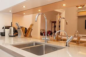 JOIVY Ultra Luxe 3BR home near Princes St