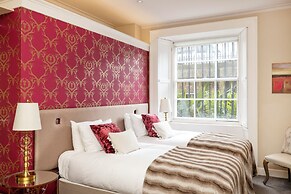 JOIVY Ultra Luxe 3BR home near Princes St