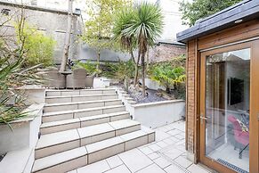 JOIVY Ultra Luxe 3BR home near Princes St