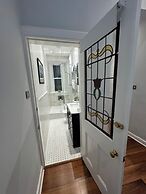 JOIVY Stunning Ground-floor 2bedrm New Town Apt