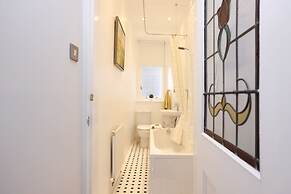 JOIVY Stunning Ground-floor 2bedrm New Town Apt