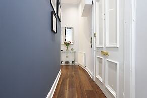 JOIVY Stunning Ground-floor 2bedrm New Town Apt