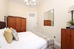 JOIVY Stunning Ground-floor 2bedrm New Town Apt