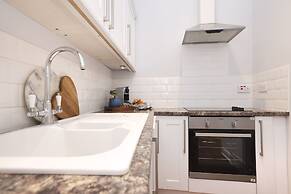 JOIVY Stunning Ground-floor 2bedrm New Town Apt