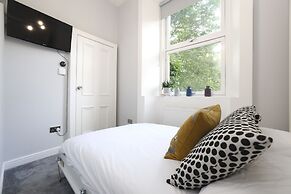 JOIVY Stunning Ground-floor 2bedrm New Town Apt