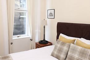 JOIVY Stunning Ground-floor 2bedrm New Town Apt