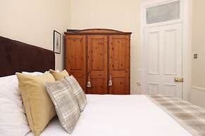 JOIVY Stunning Ground-floor 2bedrm New Town Apt