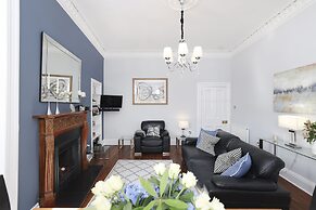 JOIVY Stunning Ground-floor 2bedrm New Town Apt