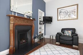 JOIVY Stunning Ground-floor 2bedrm New Town Apt