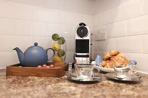 JOIVY Stunning Ground-floor 2bedrm New Town Apt