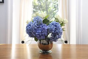 JOIVY Stunning Ground-floor 2bedrm New Town Apt