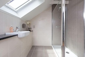 JOIVY Trendy 1-bedroom Main Door House in New Town