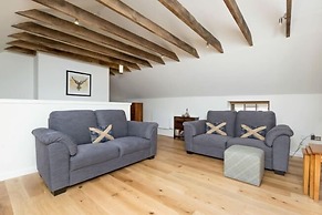 JOIVY Trendy 1-bedroom Main Door House in New Town