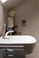 JOIVY Trendy 1-bedroom Main Door House in New Town