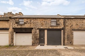 JOIVY Trendy 1-bedroom Main Door House in New Town