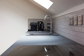 JOIVY Trendy 1-bedroom Main Door House in New Town