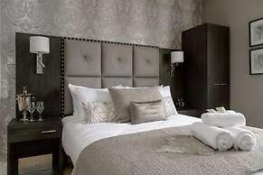 JOIVY Thistle Street Luxury Apt in the Heart of the City