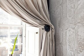 JOIVY Thistle Street Luxury Apt in the Heart of the City