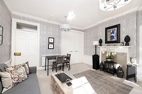 JOIVY Thistle Street Luxury Apt in the Heart of the City