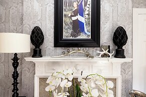 JOIVY Thistle Street Luxury Apt in the Heart of the City