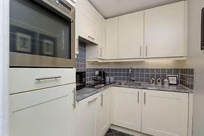 JOIVY Thistle Street Luxury Apt in the Heart of the City