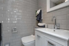 JOIVY Thistle Street Luxury Apt in the Heart of the City