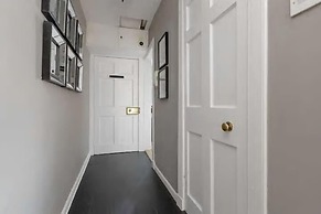 JOIVY Thistle Street Luxury Apt in the Heart of the City