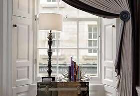 JOIVY Thistle Street Luxury Apt in the Heart of the City