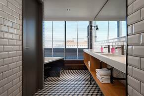 Moxy Lisbon City