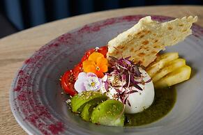 Courtyard by Marriott London City Airport