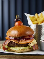 Courtyard by Marriott London City Airport