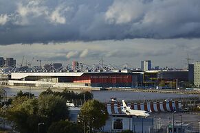 Courtyard by Marriott London City Airport