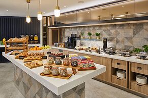 Courtyard by Marriott London City Airport