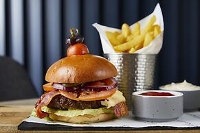 Courtyard by Marriott London City Airport